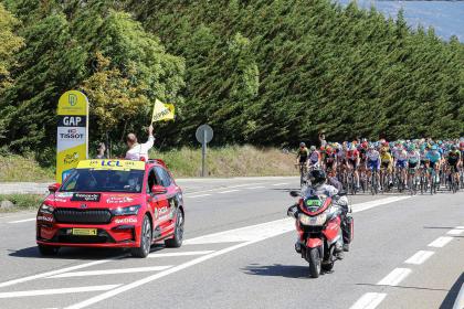 Το SKODA ENYAQ iV εξηλεκτρίζει το Tour de France
